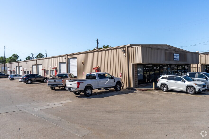 More Photos Of 9700 Almeda Genoa Rd, Houston Flex For Lease