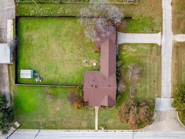 More Photos Of 113 N Tarrant St, Crowley Office For Sale