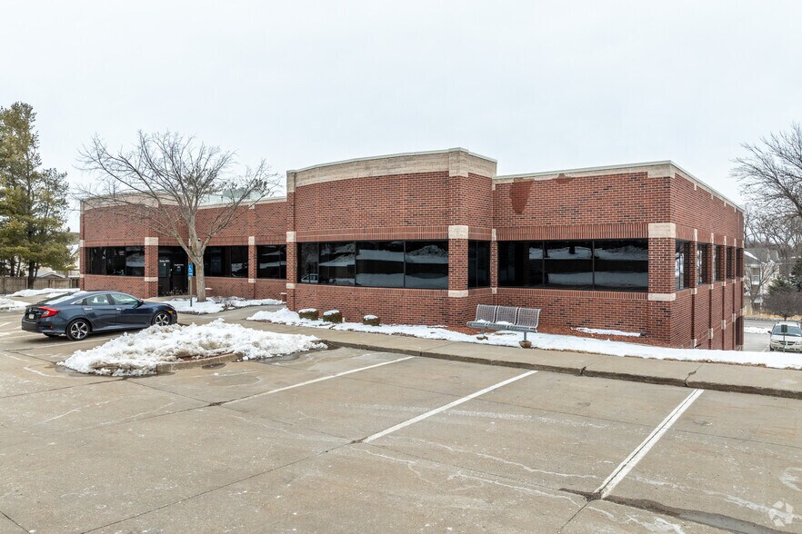 More Photos Of 1250 NW 142nd St, Clive Office For Lease