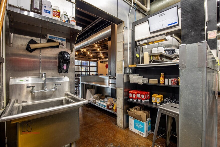 More Photos Of 110 E Hickory St, Streator Bar For Sale