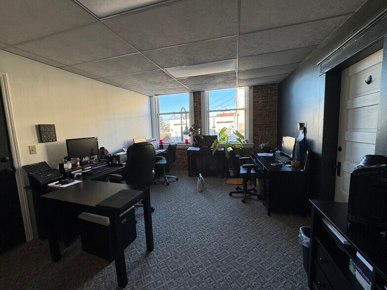 More Photos Of 1936-1938 Pacific Ave, Forest Grove Storefront Retail Office For Sale