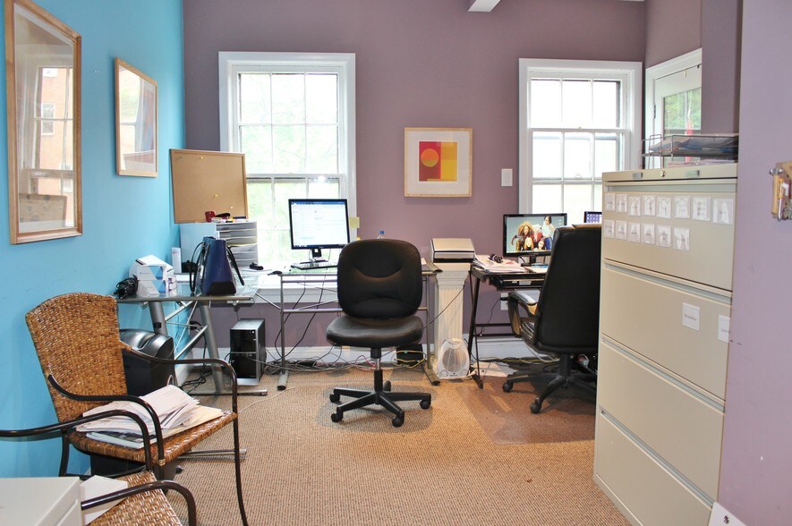 More Photos Of 1804 T St NW, Washington Office For Lease