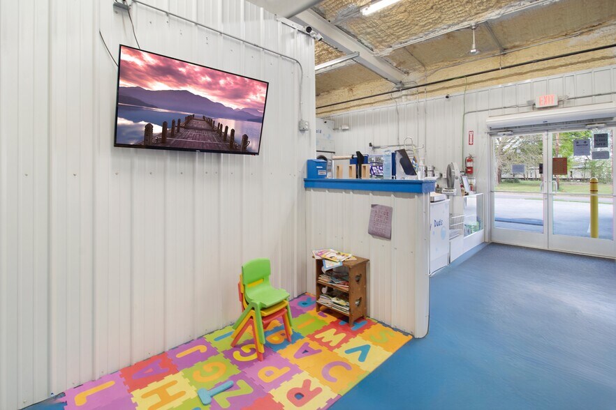 More Photos Of 118 Emory Sr, Trinity Distribution For Sale