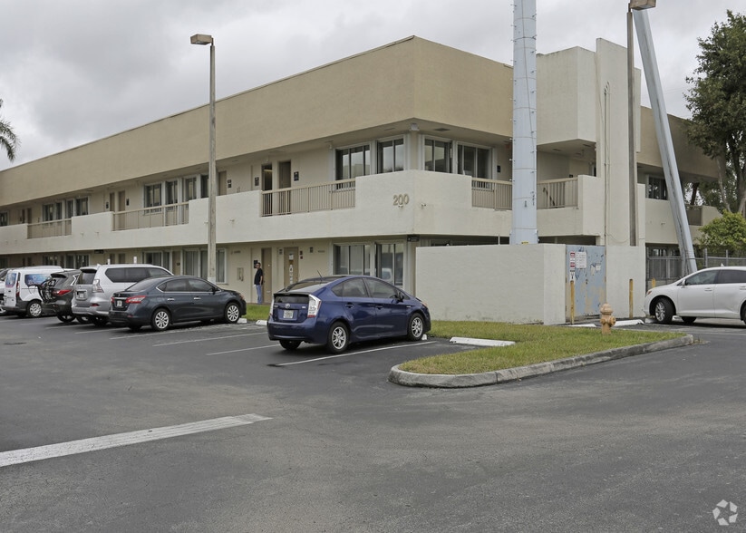 Primary Photo Of 10300 Sunset Dr, Miami Unknown For Lease