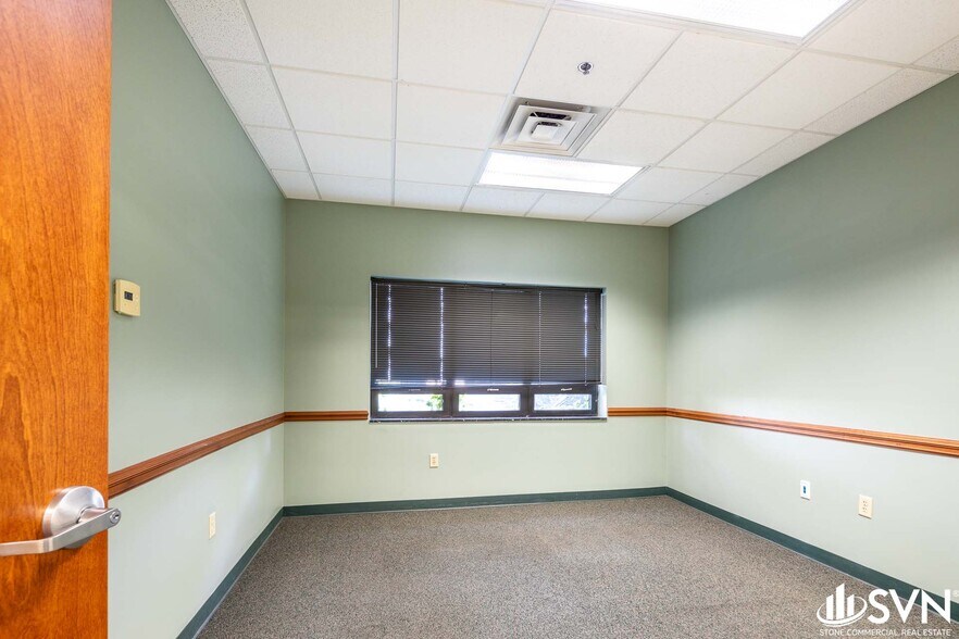 More Photos Of 440 Greendale Rd, Lexington Warehouse For Lease