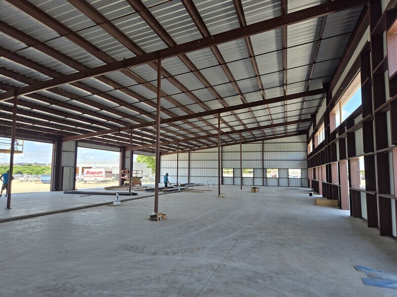 More Photos Of 7321 State 171 Hwy, Godley Light Manufacturing For Lease