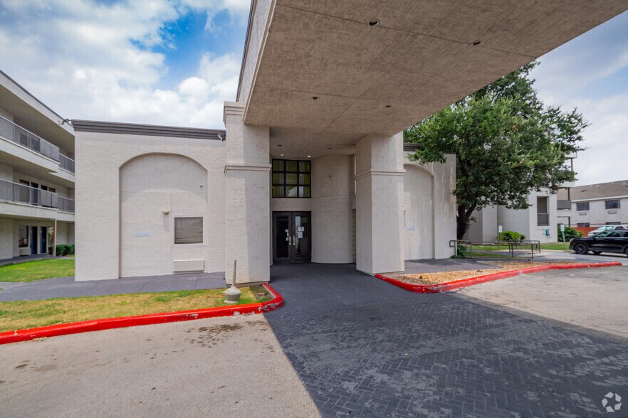 More Photos Of 11221 San Pedro Ave, San Antonio Hotel For Sale