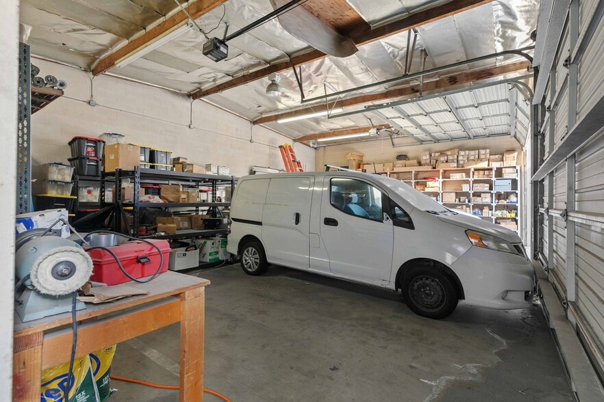 More Photos Of 11170-11172 Penrose St, Sun Valley Warehouse For Lease