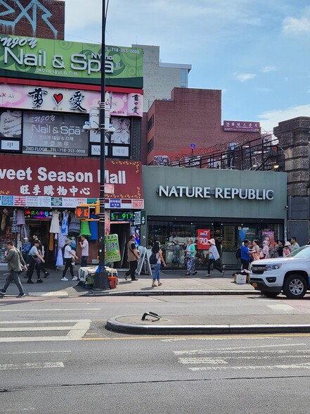 More Photos Of 4025 Main St, Flushing Storefront For Lease