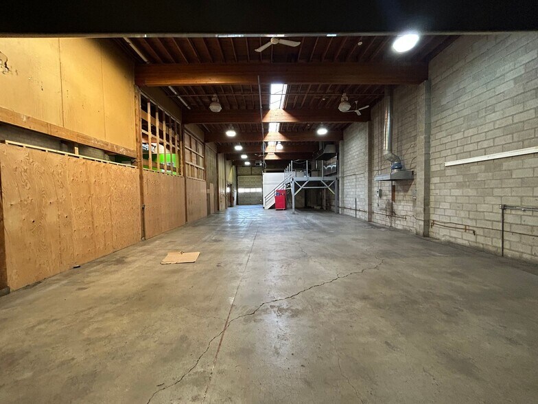 More Photos Of 1465-1469 Barrow St, North Vancouver Industrial For Lease
