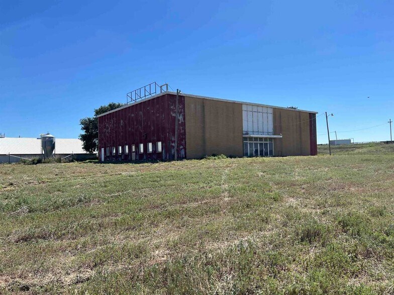 More Photos Of 3313 US 54, Guymon Manufacturing For Sale