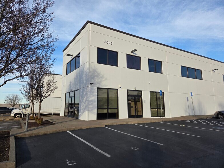 More Photos Of 2019-2025 Vista Ave SE, Salem Warehouse For Lease