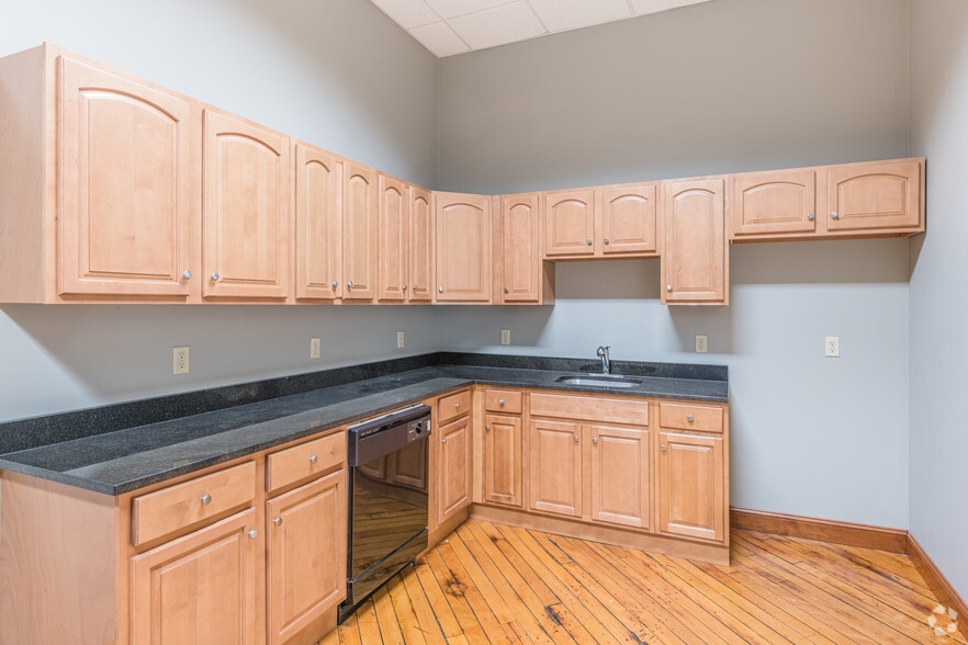 More Photos Of 10 Admiral St, Providence Office For Lease