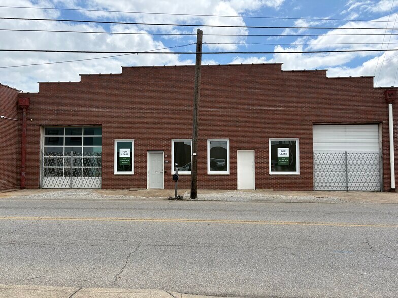 More Photos Of 107 N College St, Lebanon Light Distribution For Lease