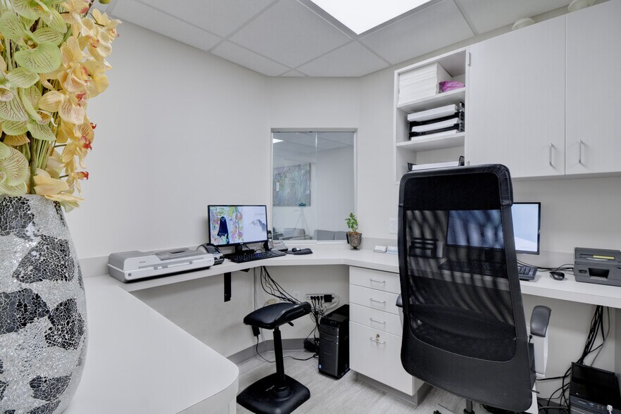 More Photos Of 1050 NW 8th Ave, Gainesville Unknown For Lease