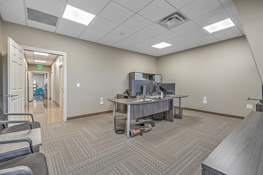 More Photos Of 317 Bluff City Hwy, Bristol Flex For Sale