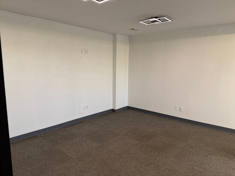 More Photos Of 2029 Brookside Ln, Kingsport Industrial For Sale