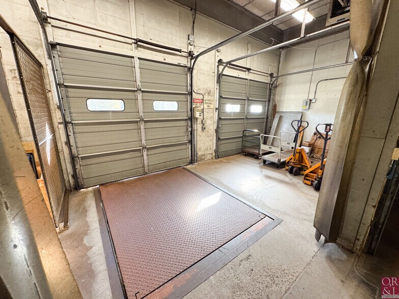 More Photos Of 2055 S Main St, Middletown Manufacturing For Lease