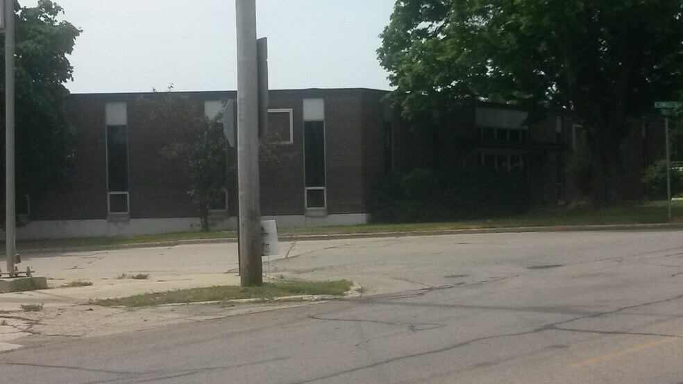 More Photos Of 315 W Mill St, Beaver Dam Manufacturing For Lease