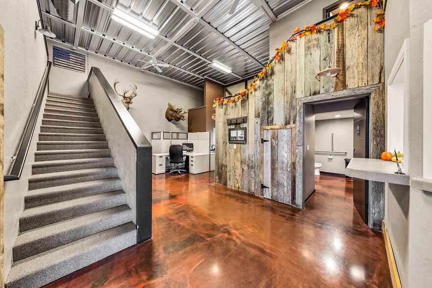 More Photos Of 3811 Crater Lake Hwy, Medford Warehouse For Sale