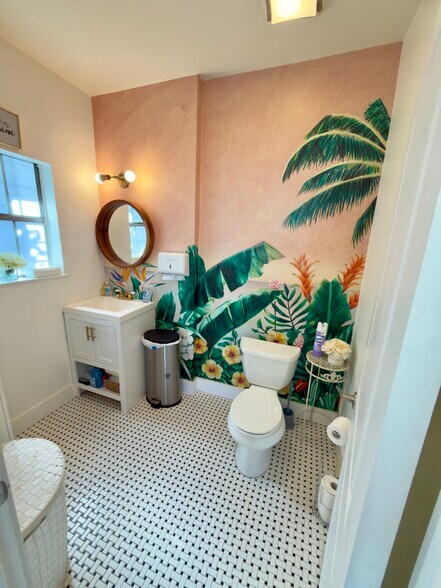 More Photos Of 2303 E Cesar Chavez St, Austin Freestanding For Lease