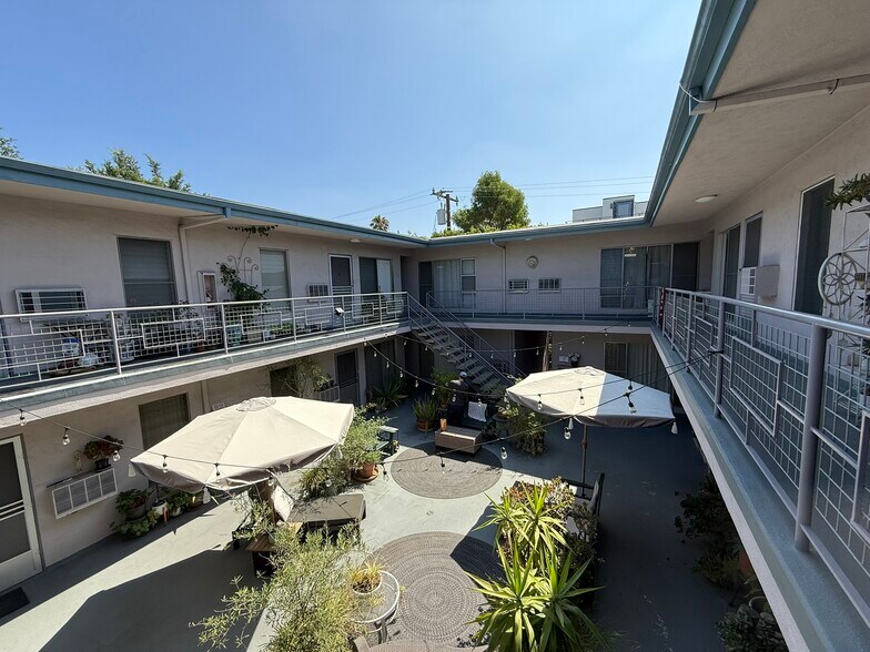 More Photos Of 1152 N Poinsettia Pl, West Hollywood Apartments For Sale