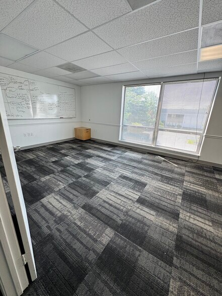 More Photos Of 1400 Shepard Dr, Sterling Office For Lease