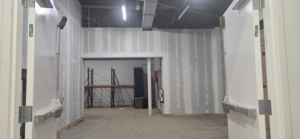 More Photos Of 3910 Brewerton Rd, North Syracuse Freestanding For Lease