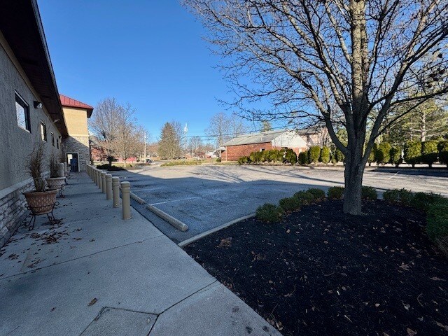 More Photos Of 640 N Fountain Ave, Springfield Freestanding For Sale