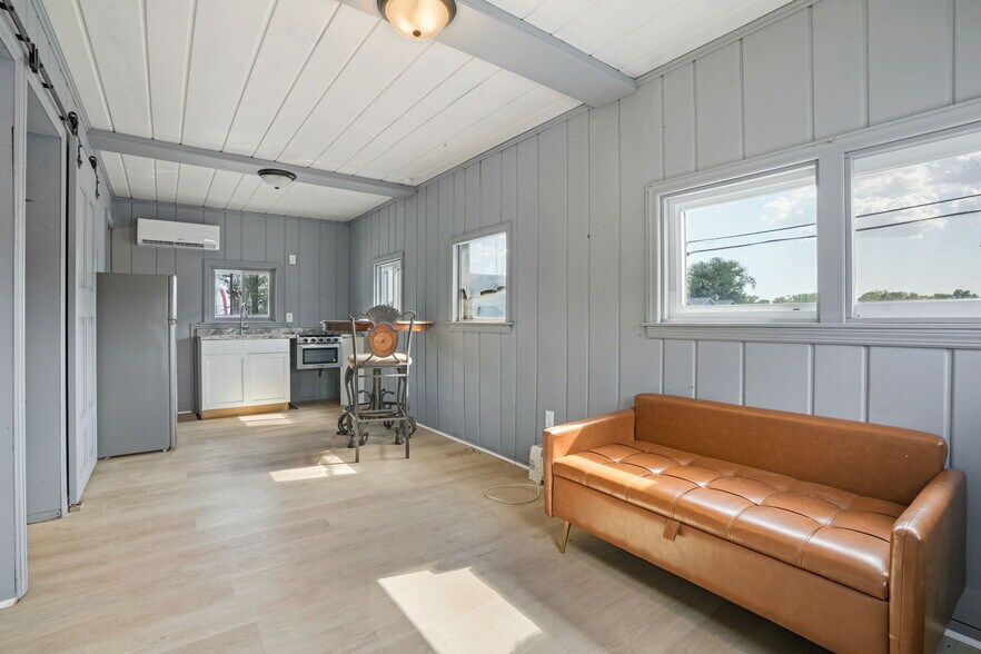 More Photos Of 4983 E Indiana Beach Rd, Monticello Hotel For Sale