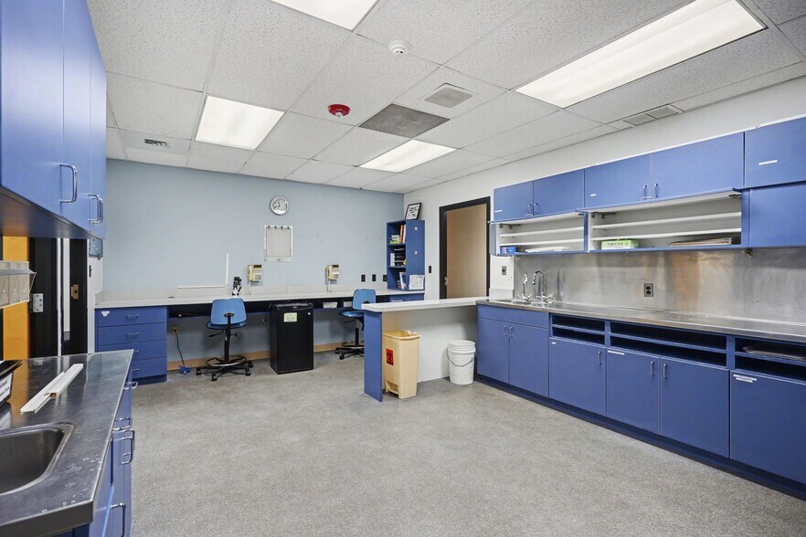 More Photos Of 400 Nationwide Dr, Harrisburg Medical For Sale
