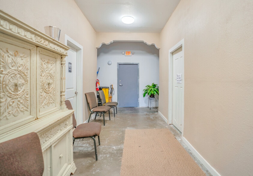 More Photos Of 1209 6th St, Los Banos Storefront For Lease