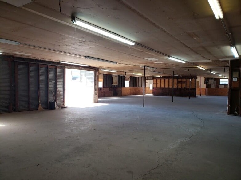 More Photos Of 185 S Titus St, Giddings Freestanding For Sale