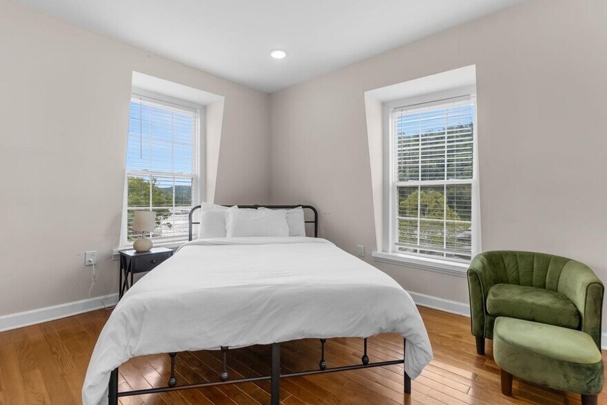 More Photos Of 509 W Main St, Fries Hotel For Sale