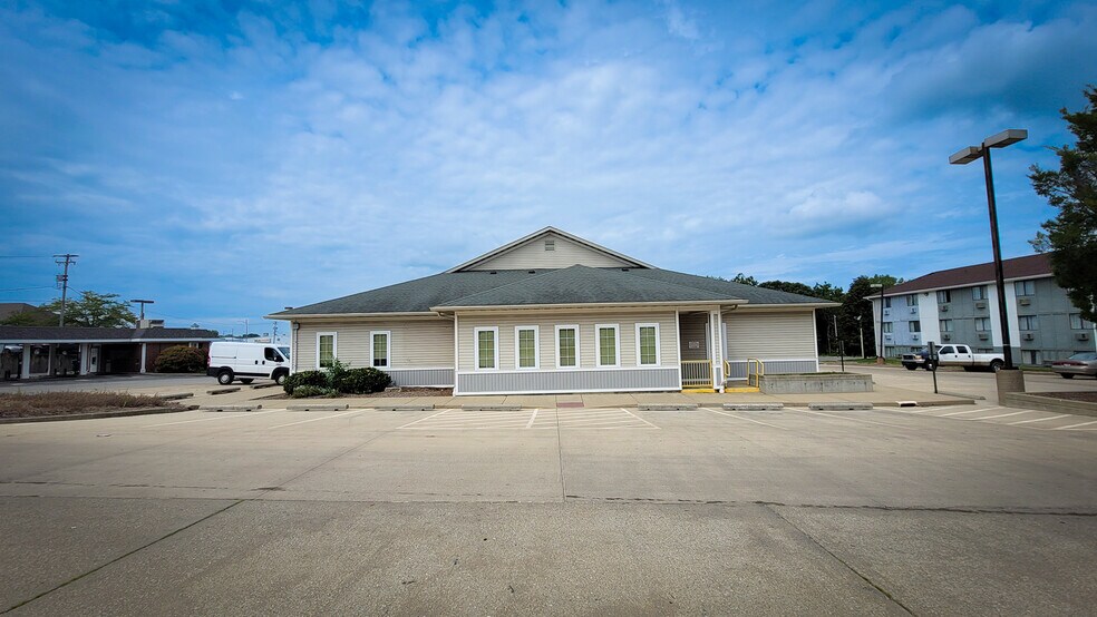 More Photos Of 3131 N Water St, Decatur Medical For Sale