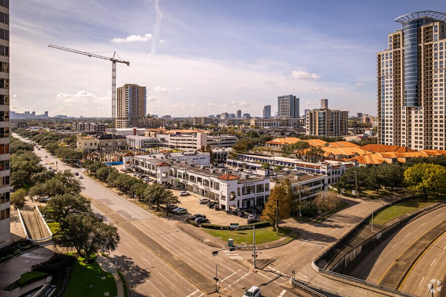 More Photos Of 510-550 Waugh Dr, Houston Unknown For Lease