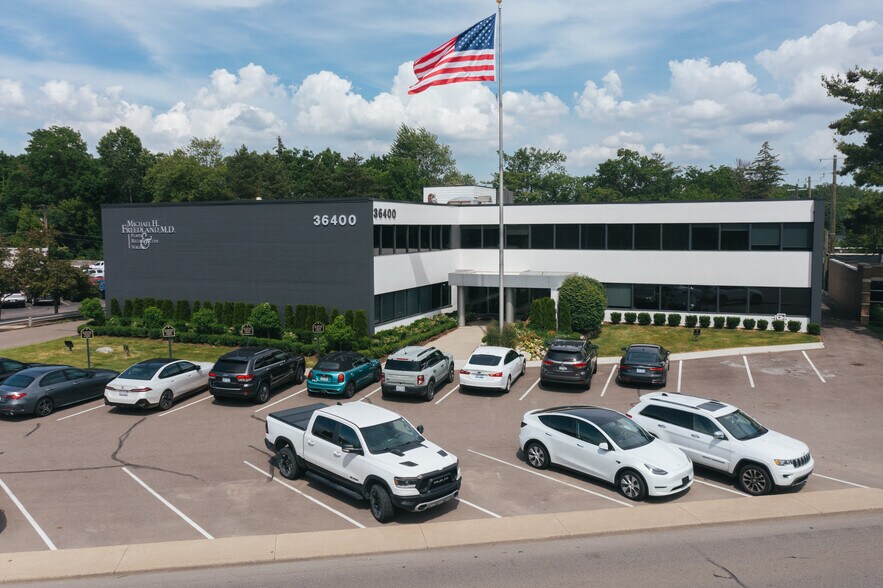 More Photos Of 36400 Woodward Ave, Bloomfield Hills Office For Lease