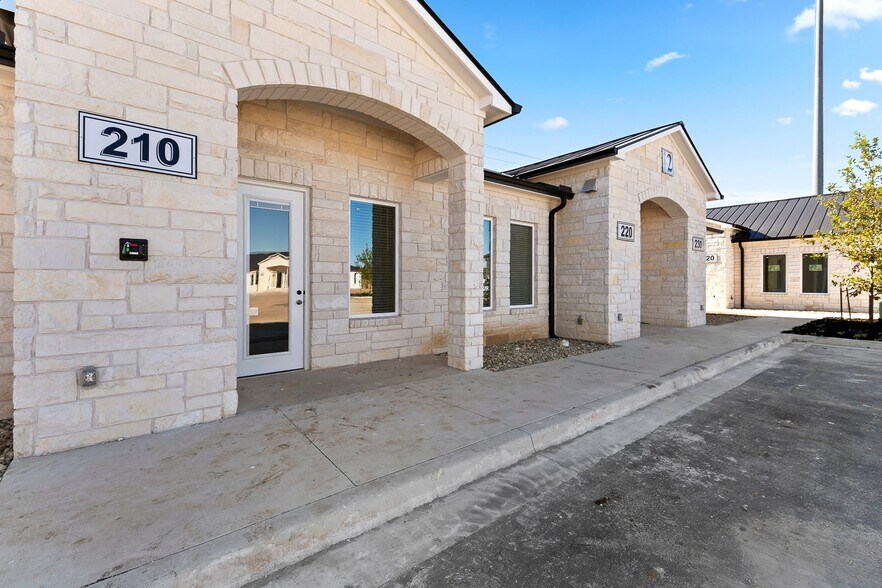 More Photos Of 3835 County Road 175, Round Rock Office For Sale