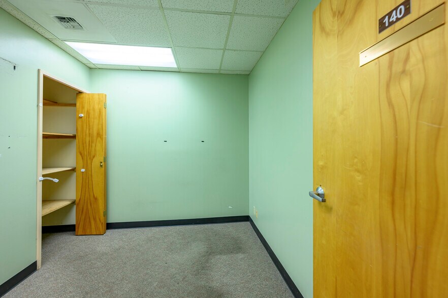 More Photos Of 424 NE Ford St, Mcminnville Office For Sale