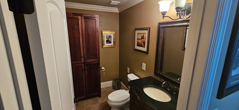 More Photos Of 109 Holiday Ct, Franklin Office For Lease