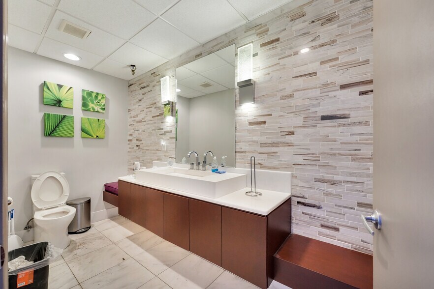 More Photos Of 1900 Buford Hwy, Duluth Warehouse For Lease