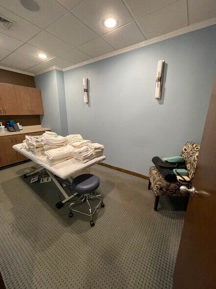 More Photos Of 189 Main Rd, Riverhead Medical For Lease