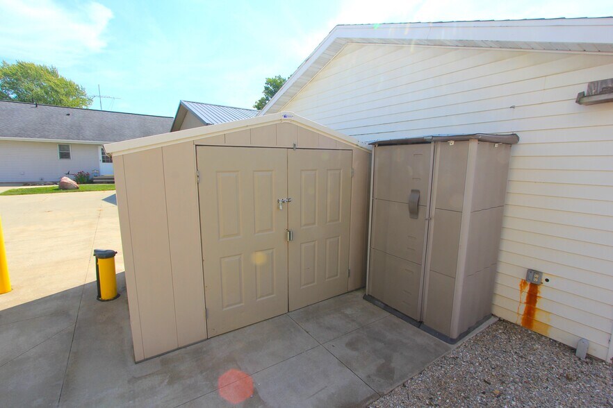 More Photos Of W3239 Dundas Rd, Kaukauna Bar For Sale