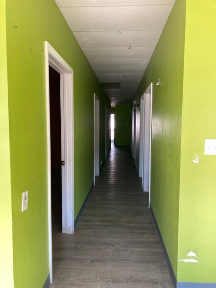 More Photos Of 8515-8519 Manchester Rd, Saint Louis General Retail For Lease