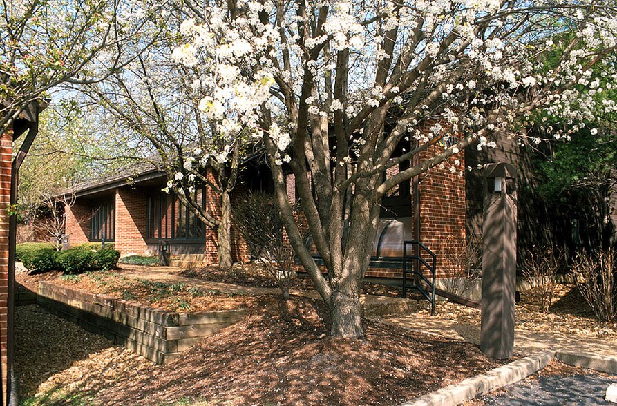 More Photos Of 9 The Pines Ct, Creve Coeur Office For Sale