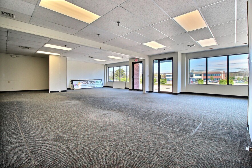 More Photos Of 267 Post Rd, Westerly General Retail For Lease