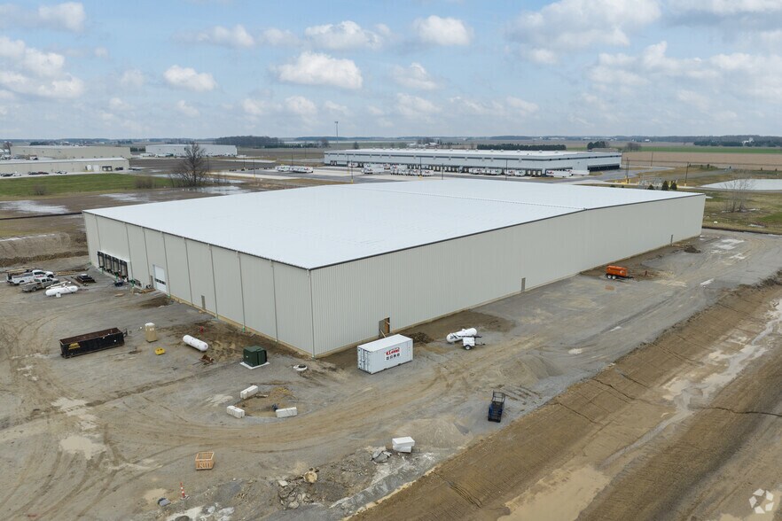 More Photos Of 134 E Woodgate Dr, Bowling Green Distribution For Sale