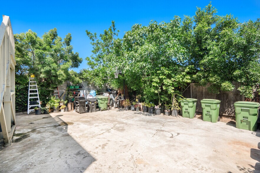 More Photos Of 1543 W 22nd Pl, Los Angeles Multifamily For Sale