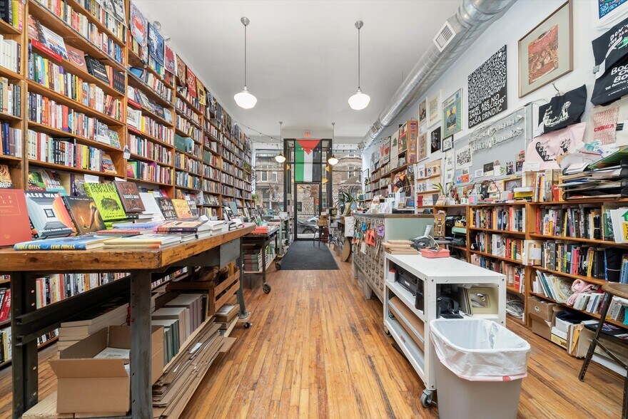 More Photos Of 1102 W 18th St., Chicago Apartments For Lease