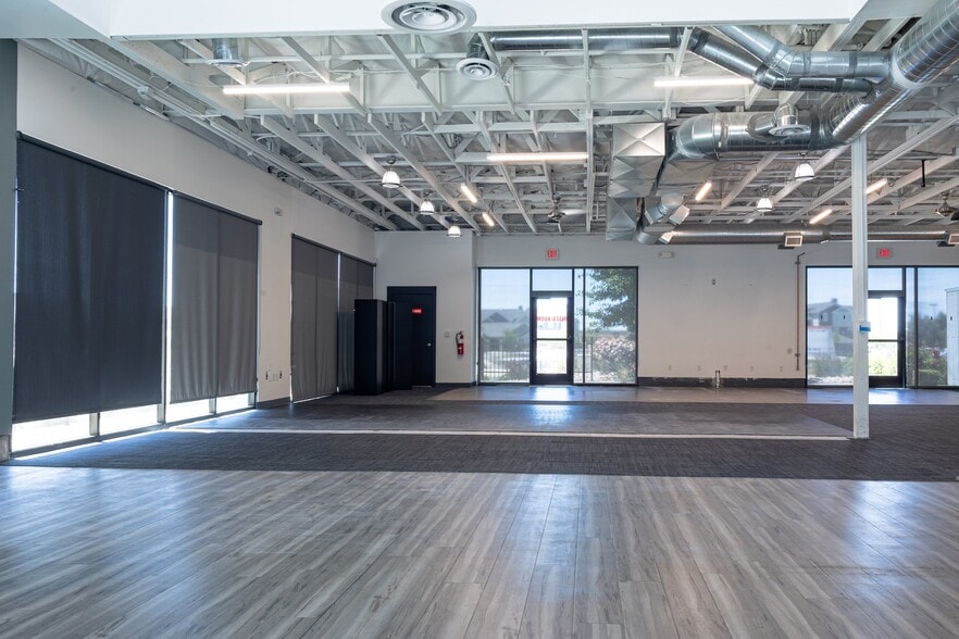 More Photos Of 1222 W Legacy Crossing Blvd, Centerville Freestanding For Lease